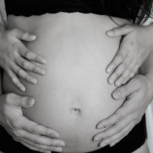 "Hypnobirthing: Was es ist, wie es funktioniert und warum es bei der Geburt helfen kann"