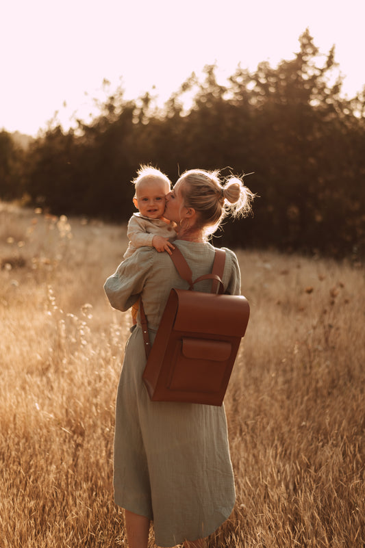 Die ultimative Packliste für den Wickelrucksack: Alles, was du für einen sicheren und bequemen Ausflug mit deinem Baby benötigst.
